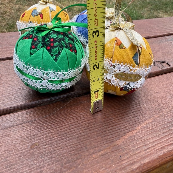 Christmas Ornament Ball Vintage Patchwork Quilt Cottagecore Country Lot Of 4. - Picture 8 of 8